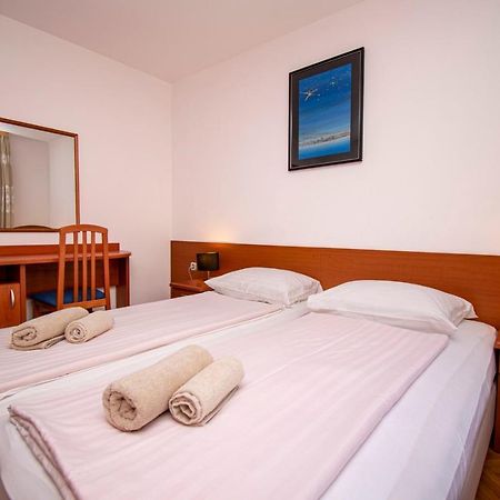 Holiday Apartment 50M From The Beach Pjescana Uvala Ngoại thất bức ảnh