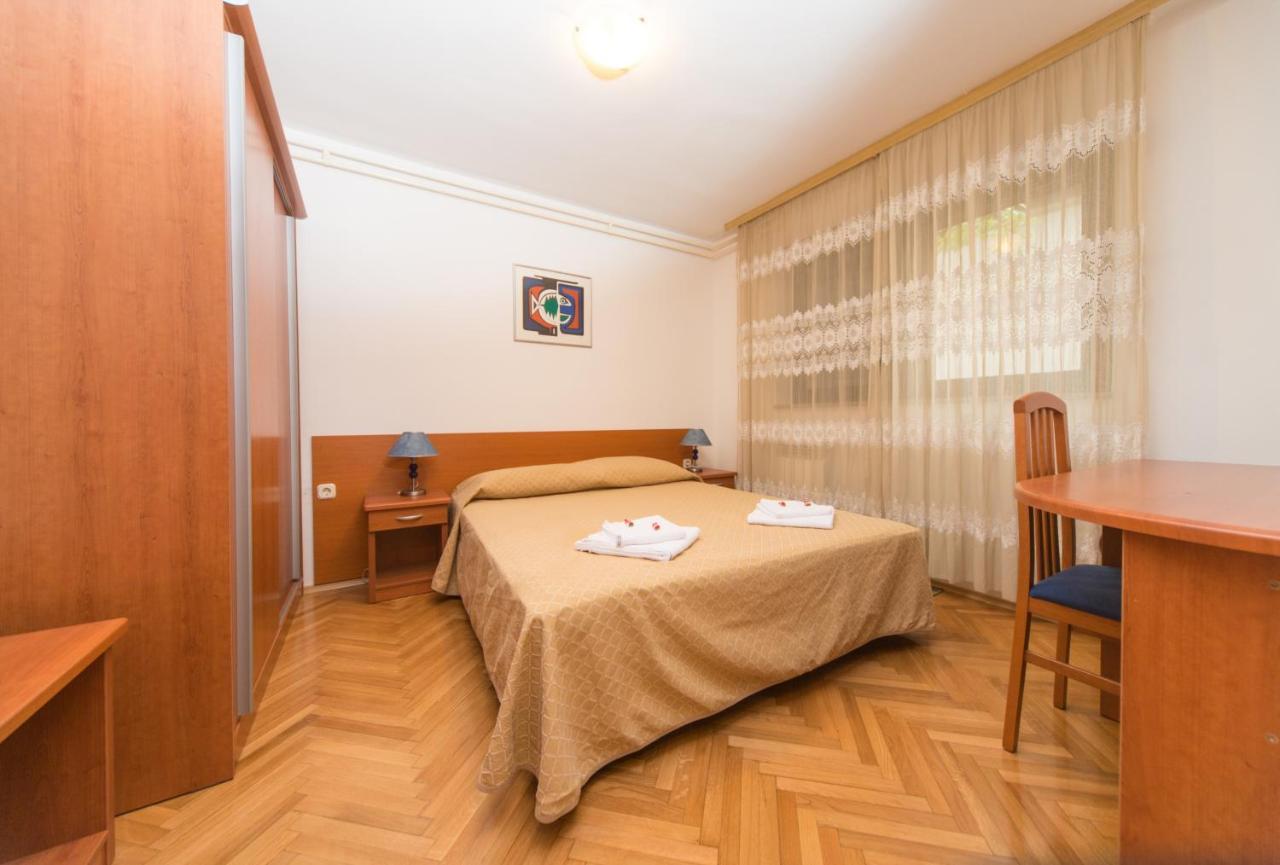 Holiday Apartment 50M From The Beach Pjescana Uvala Ngoại thất bức ảnh