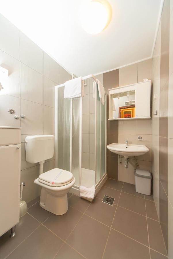Holiday Apartment 50M From The Beach Pjescana Uvala Ngoại thất bức ảnh