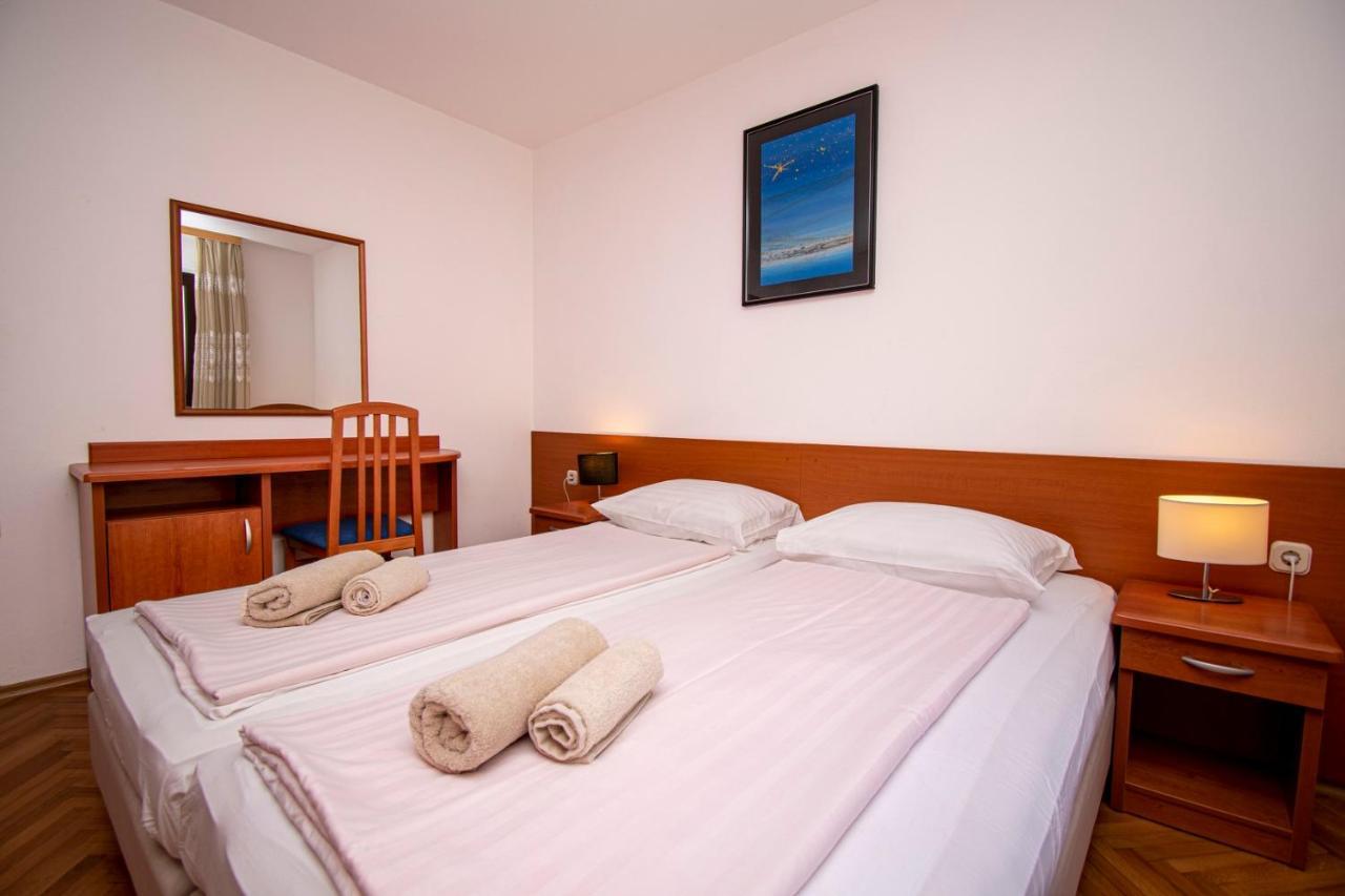 Holiday Apartment 50M From The Beach Pjescana Uvala Ngoại thất bức ảnh