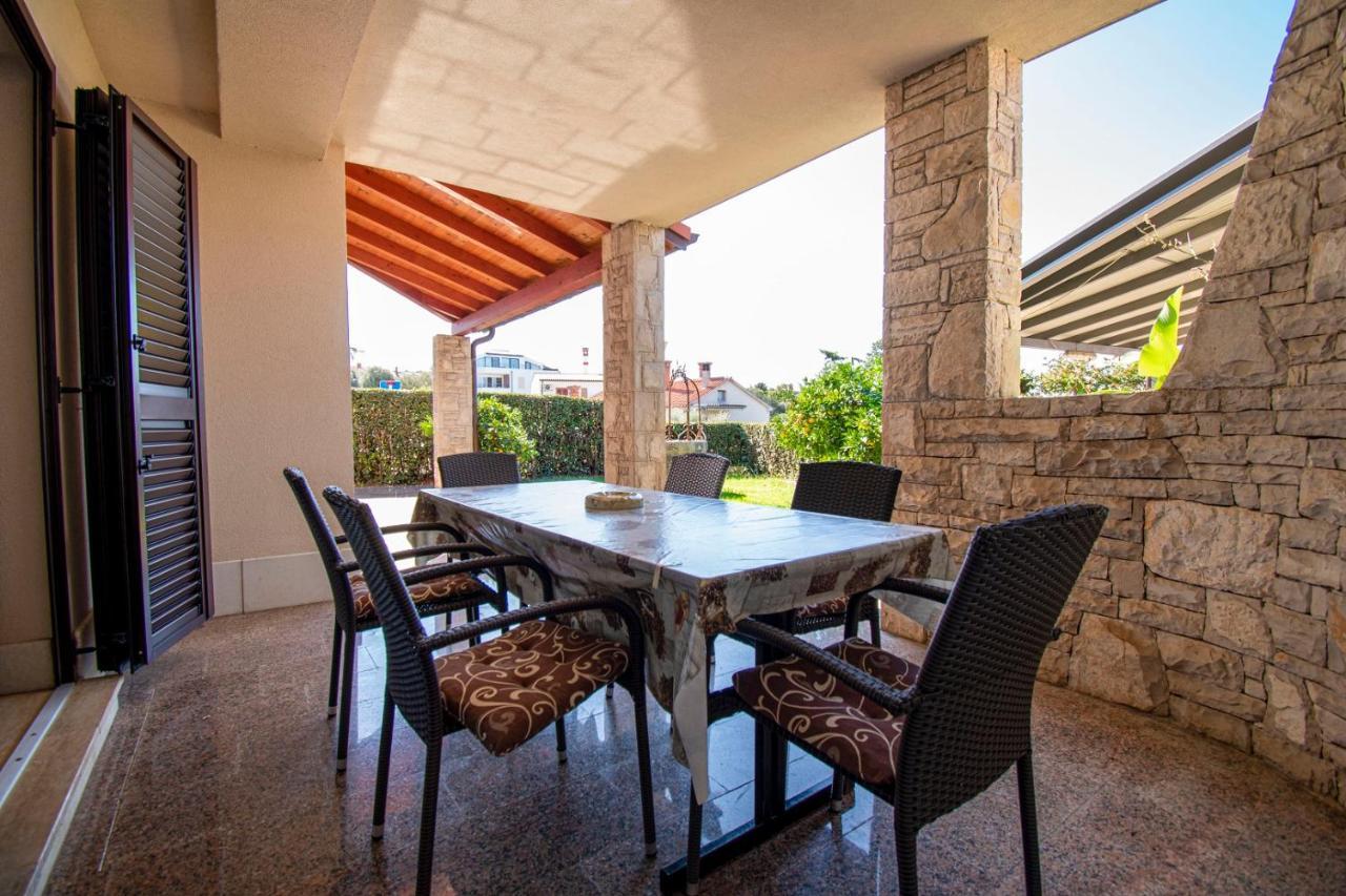 Holiday Apartment 50M From The Beach Pjescana Uvala Ngoại thất bức ảnh
