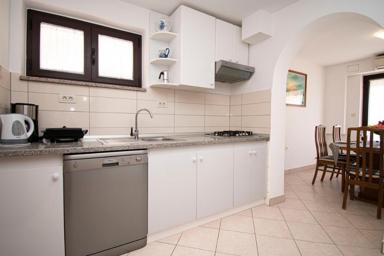Holiday Apartment 50M From The Beach Pjescana Uvala Ngoại thất bức ảnh