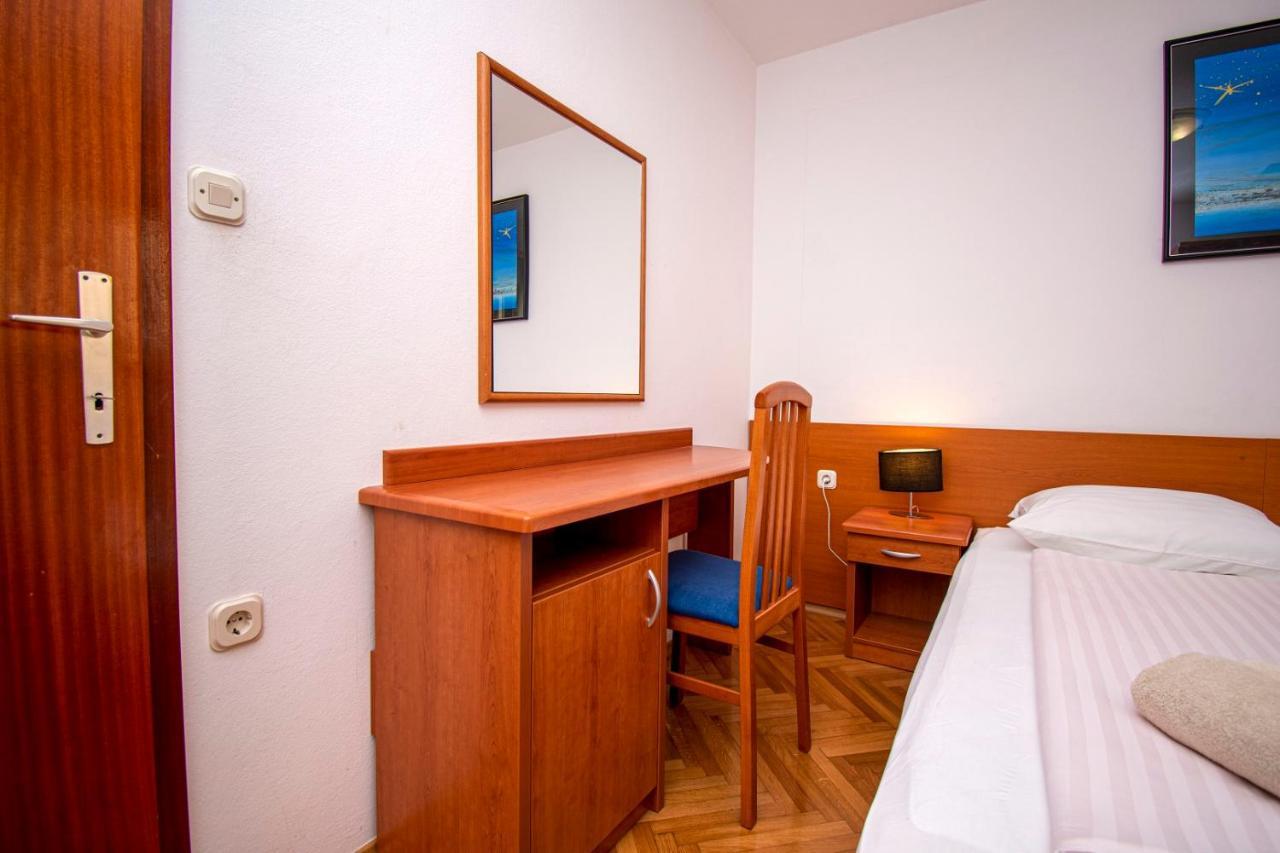 Holiday Apartment 50M From The Beach Pjescana Uvala Ngoại thất bức ảnh
