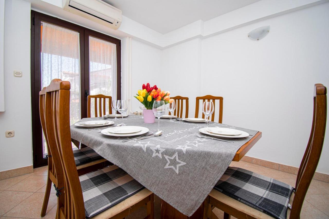 Holiday Apartment 50M From The Beach Pjescana Uvala Ngoại thất bức ảnh