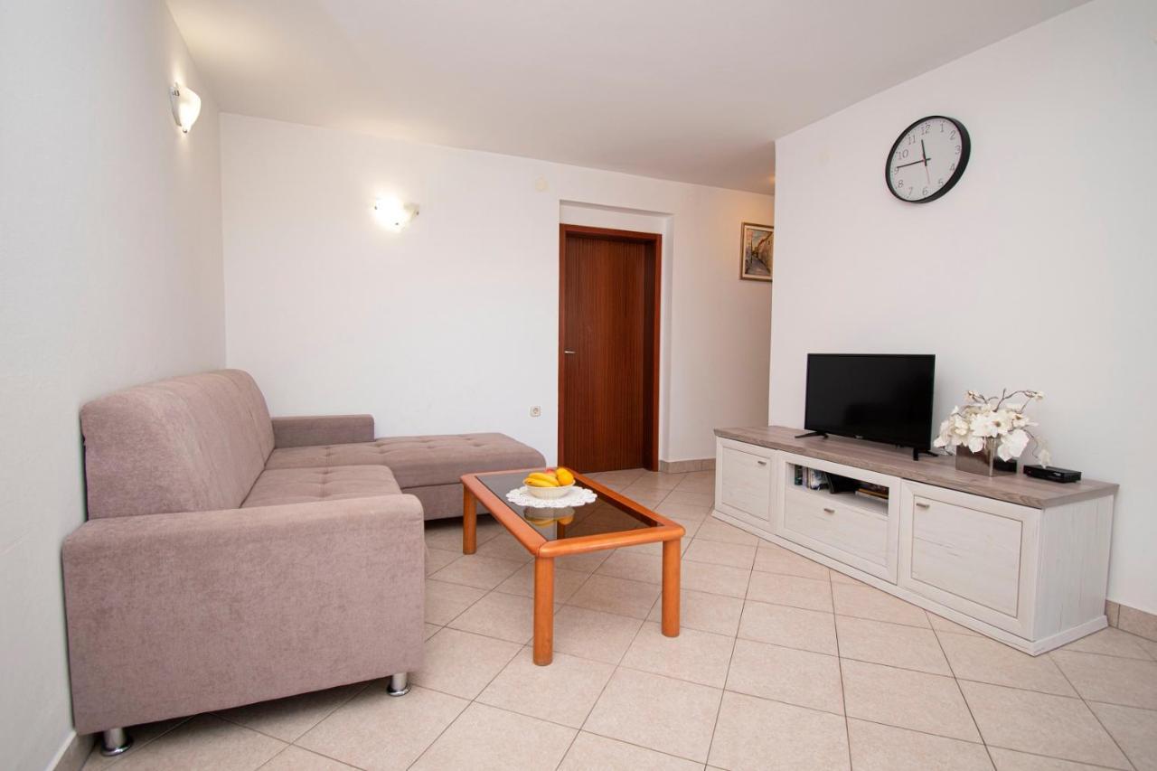 Holiday Apartment 50M From The Beach Pjescana Uvala Ngoại thất bức ảnh