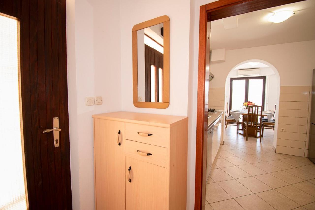 Holiday Apartment 50M From The Beach Pjescana Uvala Ngoại thất bức ảnh