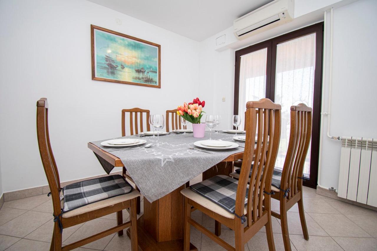 Holiday Apartment 50M From The Beach Pjescana Uvala Ngoại thất bức ảnh