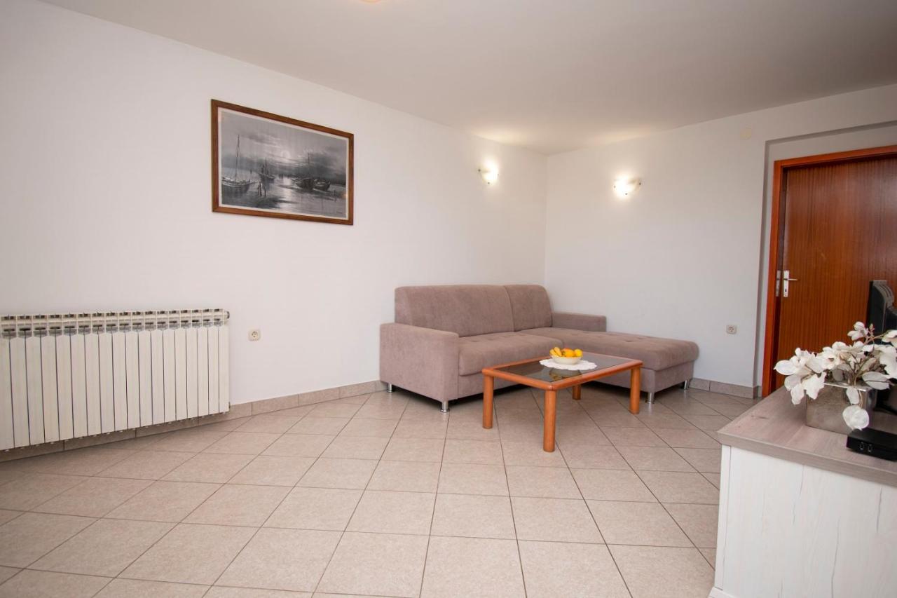 Holiday Apartment 50M From The Beach Pjescana Uvala Ngoại thất bức ảnh
