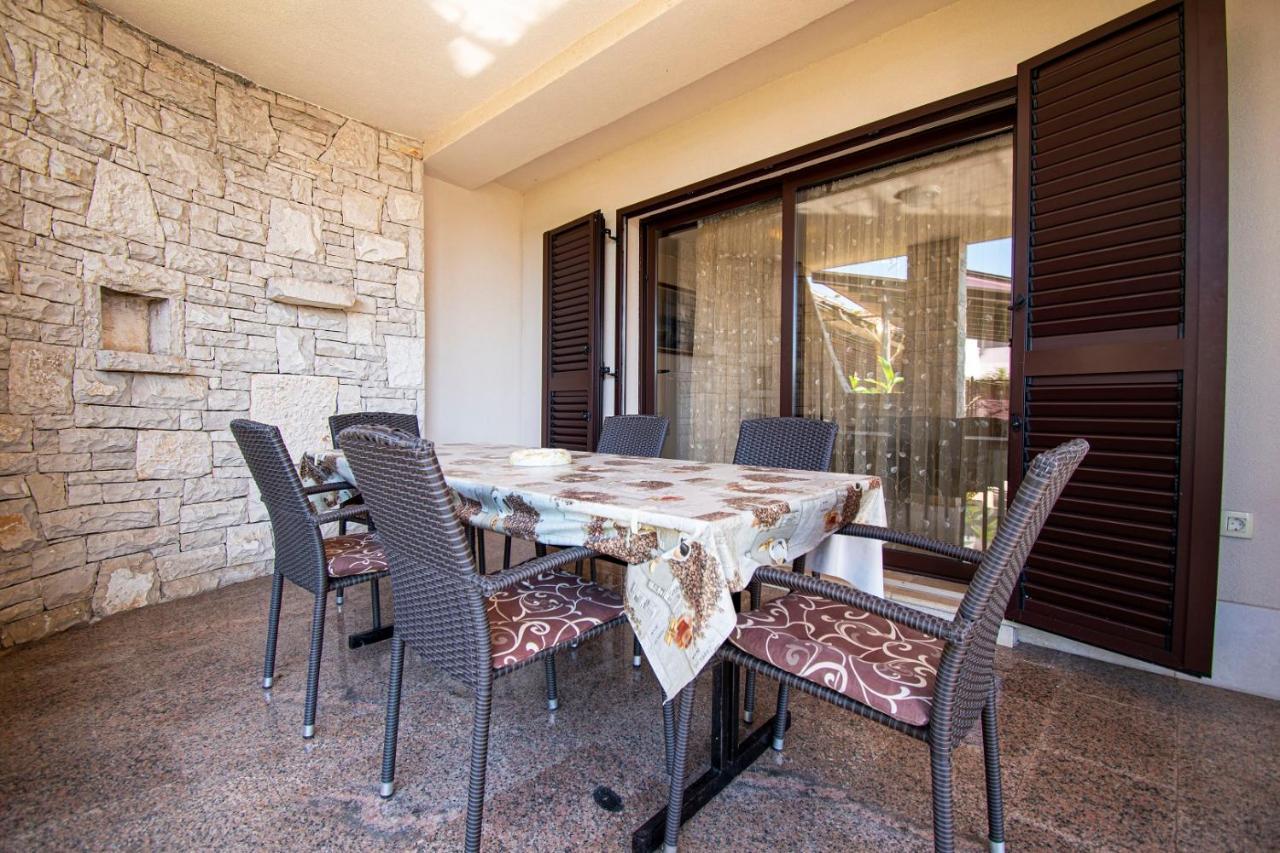 Holiday Apartment 50M From The Beach Pjescana Uvala Ngoại thất bức ảnh