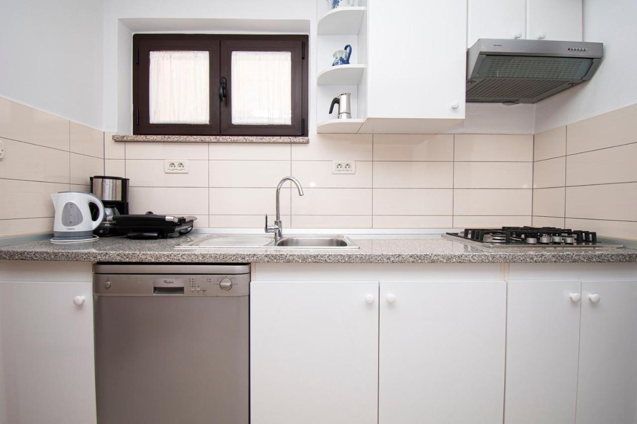 Holiday Apartment 50M From The Beach Pjescana Uvala Ngoại thất bức ảnh
