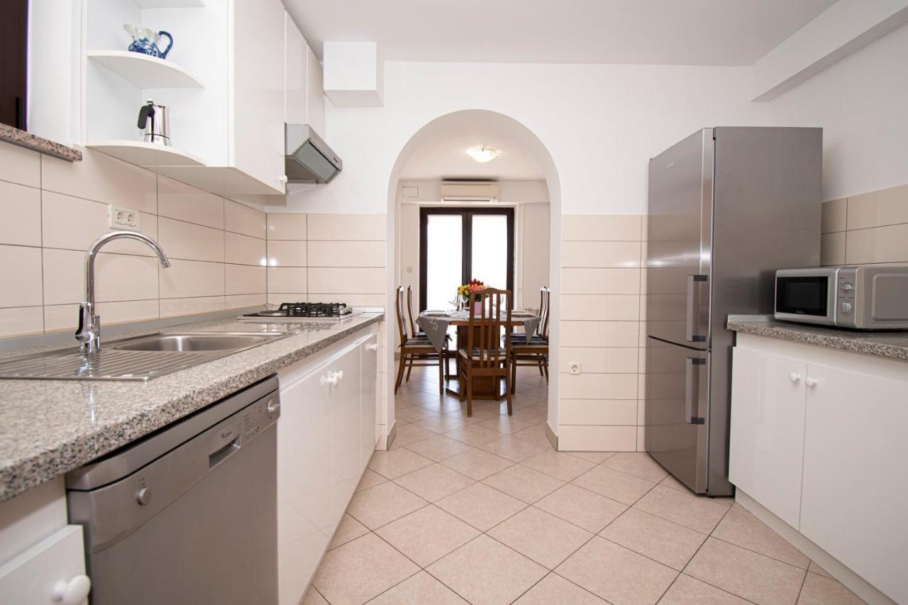 Holiday Apartment 50M From The Beach Pjescana Uvala Ngoại thất bức ảnh