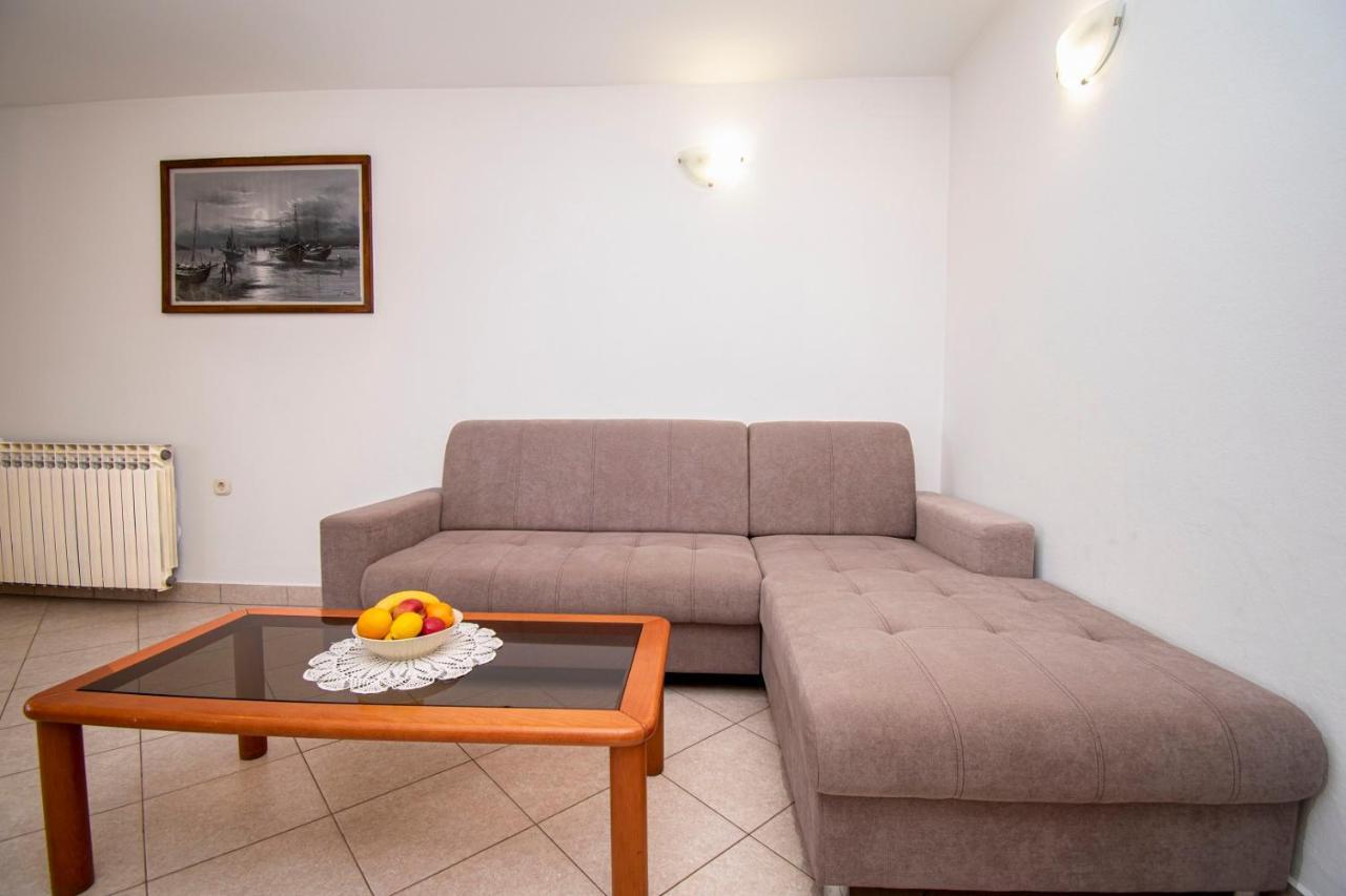 Holiday Apartment 50M From The Beach Pjescana Uvala Ngoại thất bức ảnh